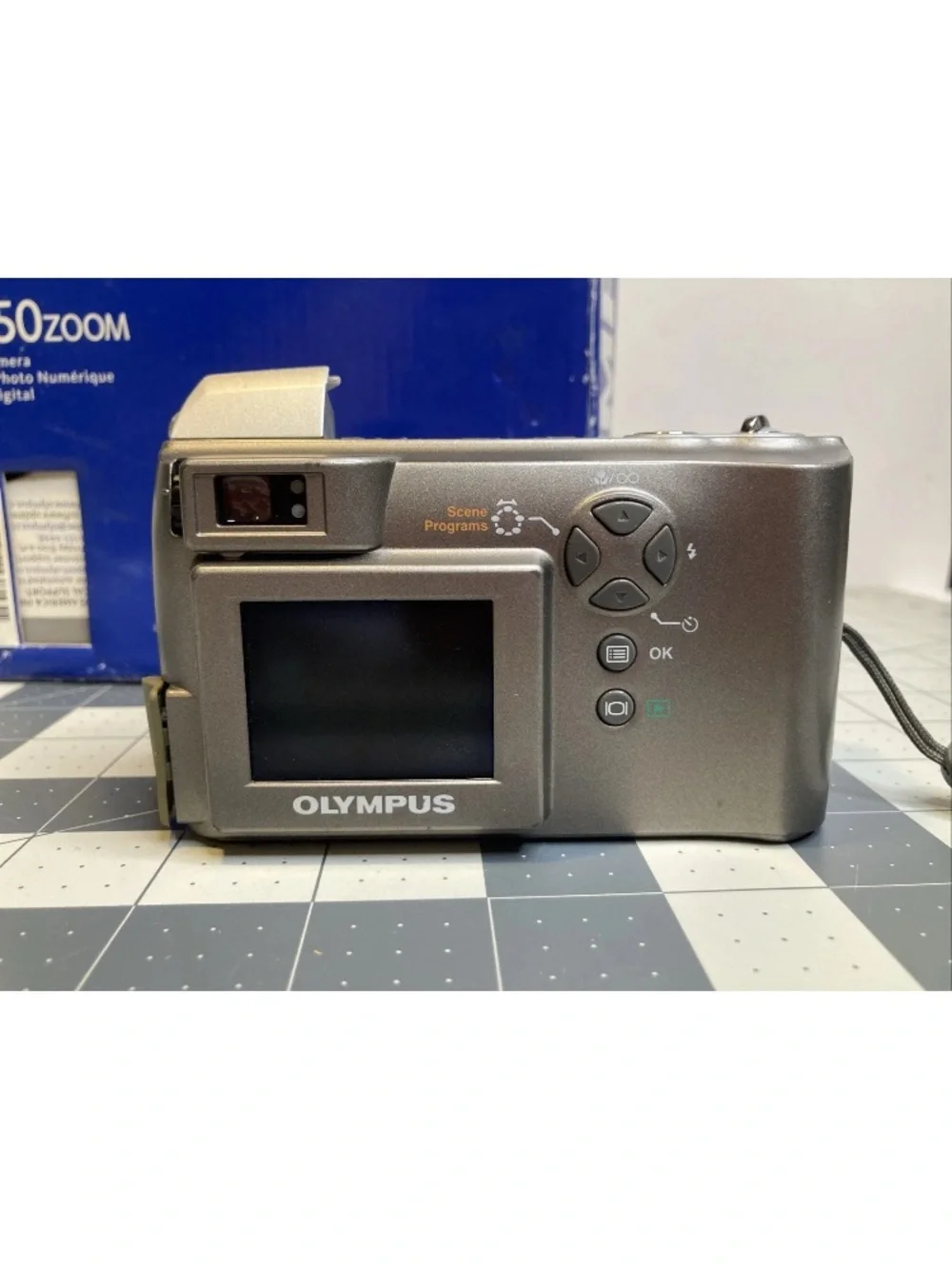 Olympus CAMEDIA D-550 Zoom 3.0MP Digital Camera Untested